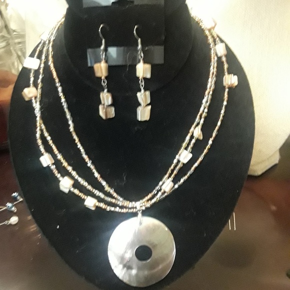 Jewelry - Picture 3 of 7